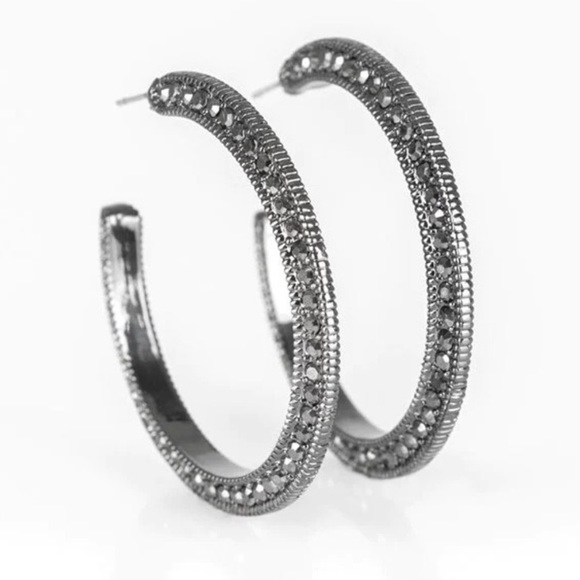 3/$15🌟 🆕NIP: Paparazzi: Dazzling Diamond-naire -Black Earrings - Picture 2 of 3